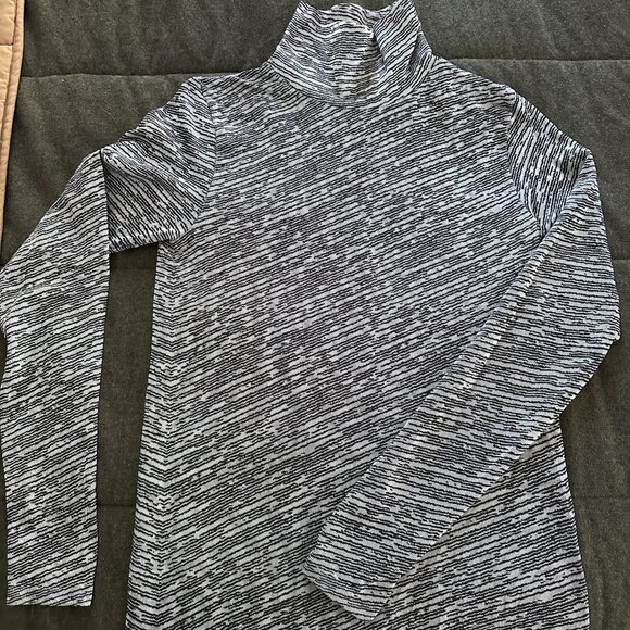 Athleta Flurry Blizzard Seamless Turtleneck-Wren Black- Size S - Picture 2 of 6